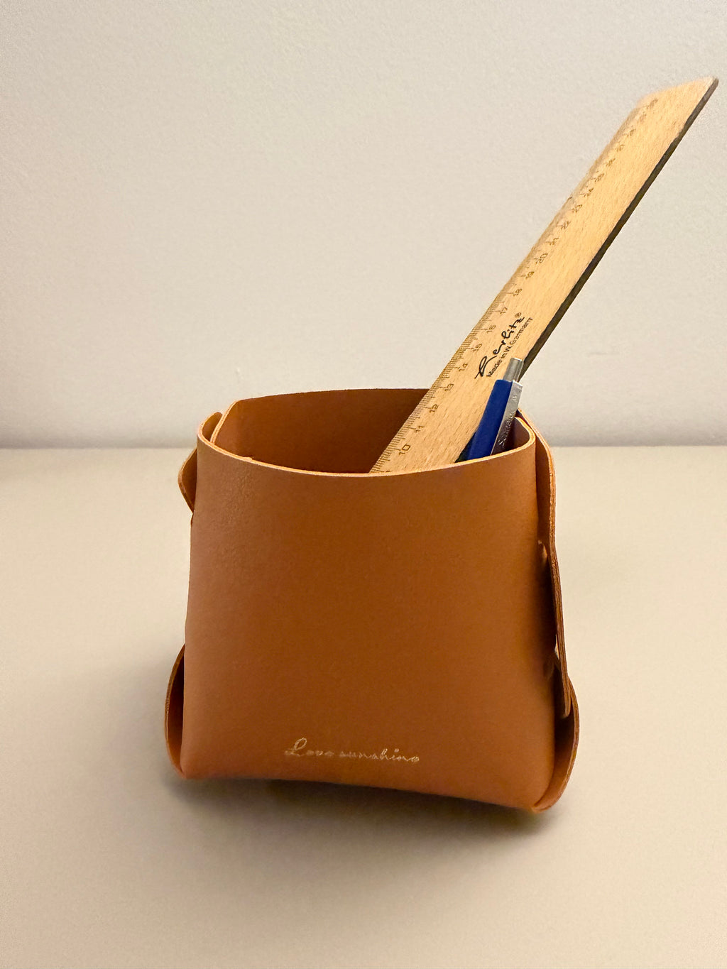 Love Sunshine – Lederoptik-Aufbewahrung in Cognac – Eleganter Organizer mit warmem Design