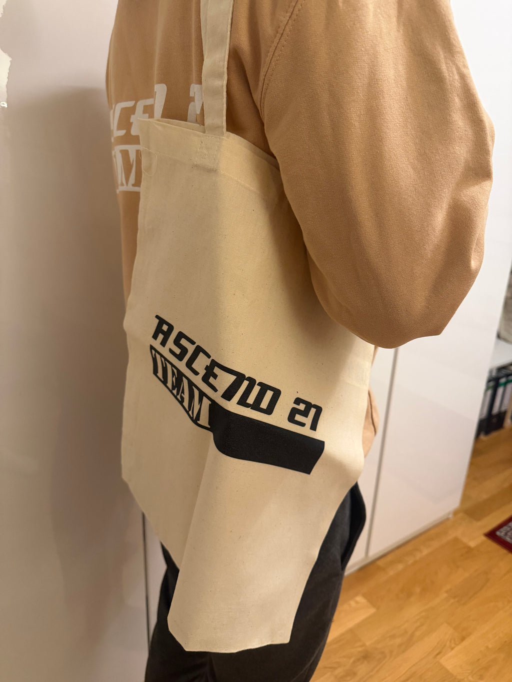 Ascend 21 TEAM Jutebeutel - Urban Canvas Bag mit Statement-Print