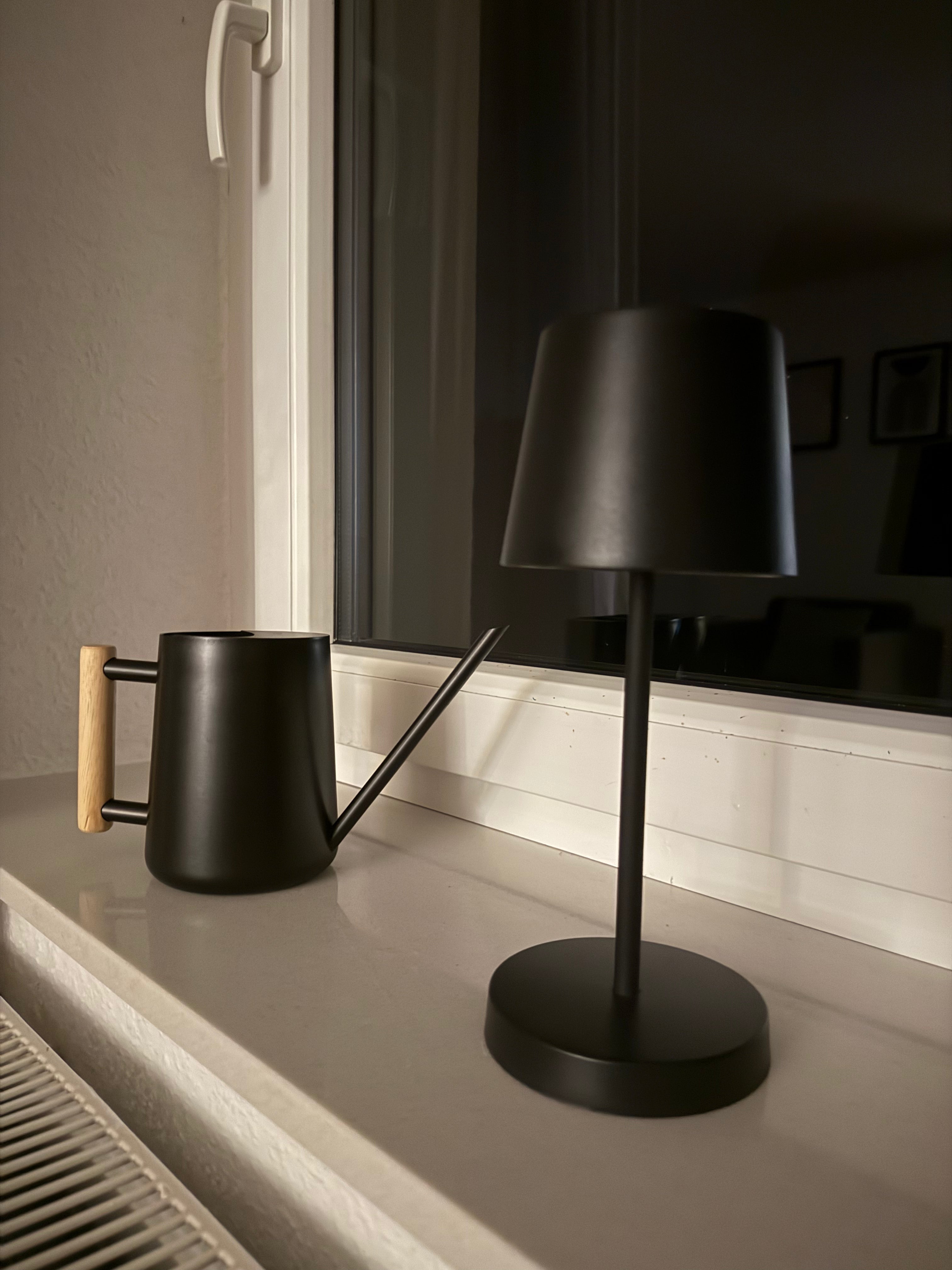 Schwarze LED-Akku-Lampe – Made in Germany