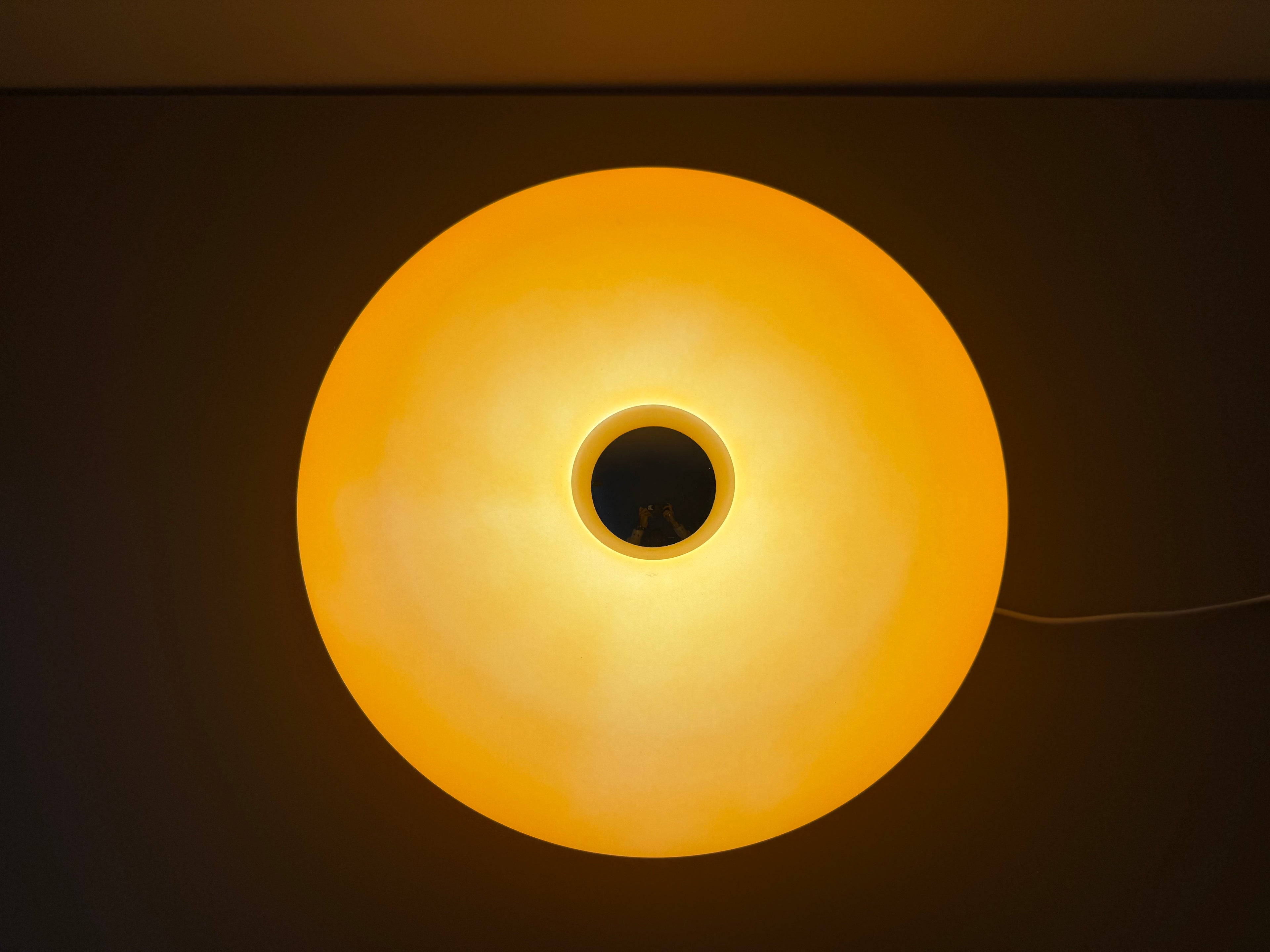 OrbitGlow - Orange LED-Lampe mit Kabel