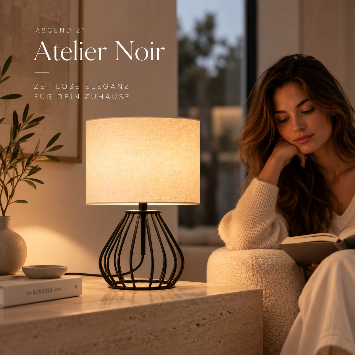 ASCEND 21 Atelier Noir Tischlampe – Moderne Design Tischleuchte mit champagnerfarbenem Stoffschirm & schwarzem Metallgestell – Elegante Nachttischlampe für Schlafzimmer, Wohnzimmer & Büro – E14