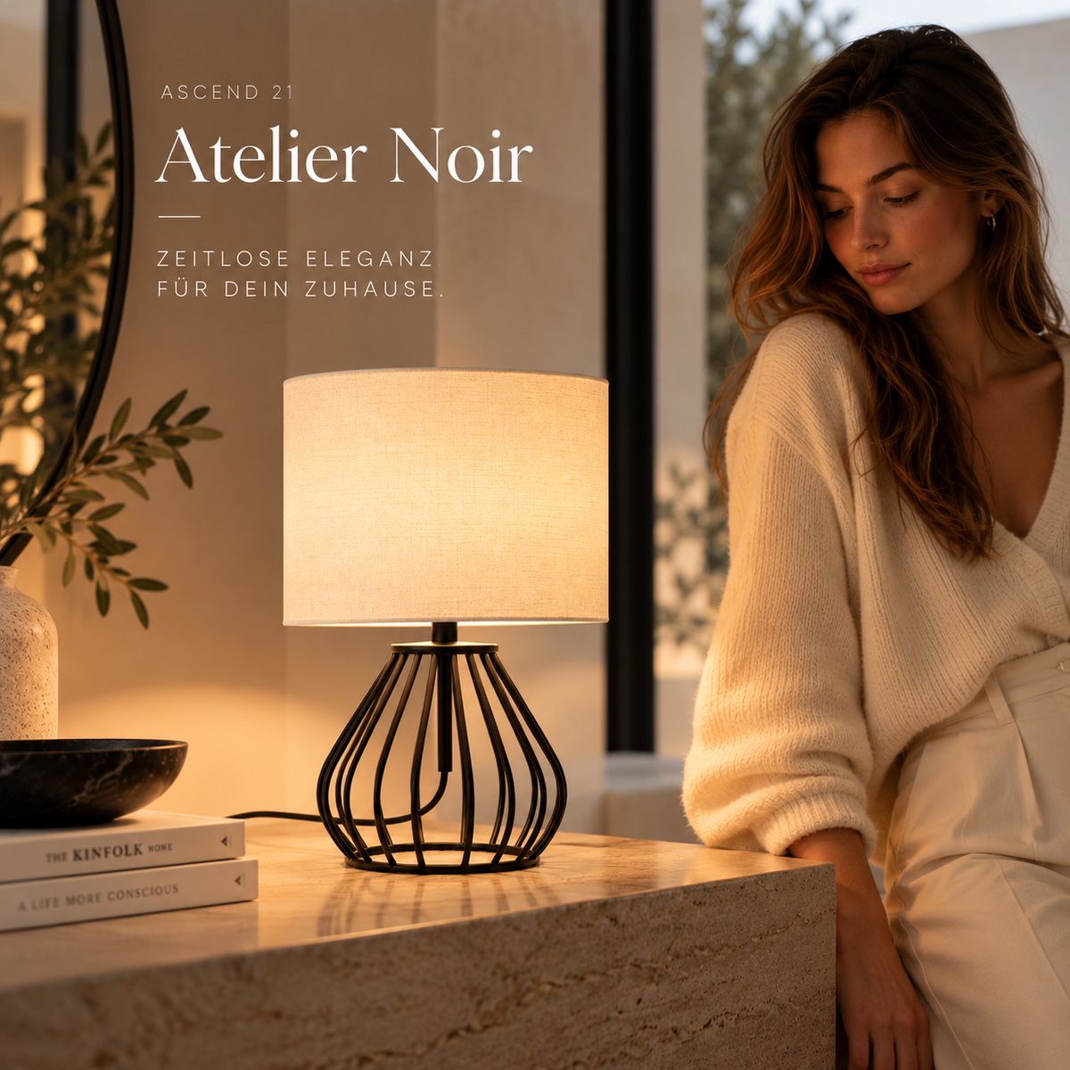 ASCEND 21 Atelier Noir Tischlampe – Moderne Design Tischleuchte mit champagnerfarbenem Stoffschirm & schwarzem Metallgestell – Elegante Nachttischlampe für Schlafzimmer, Wohnzimmer & Büro – E14