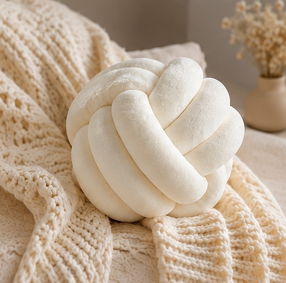 Limitiertes Twist Pure Knotenkissen Weiß – stylisch & gemütlich