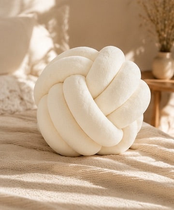 Limitiertes Twist Pure Knotenkissen Weiß – stylisch & gemütlich